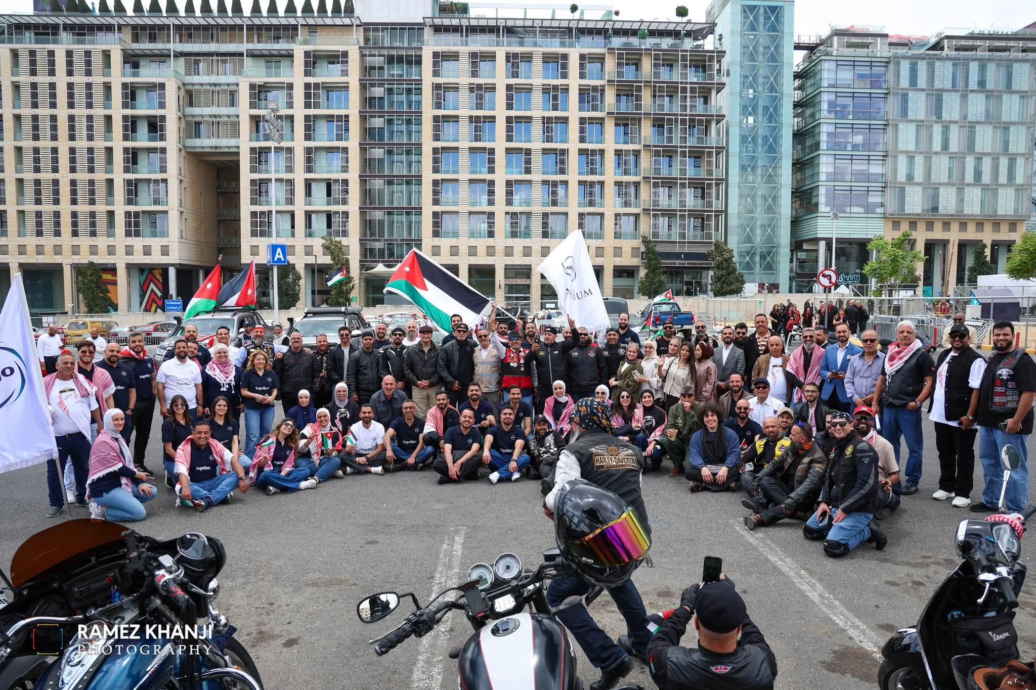 صورة جماعية لدراجي النادي ومتطوعيه في بوليفارد العبدلي